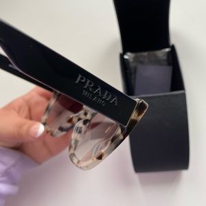 NEW Prada sunglasses authenticated PR24XS 52mm sunglasses